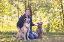Antonia Bayerlein mit zwei Hunden.