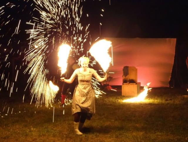 Feuriger Abend: 4-Gänge-Menü und Feuershow