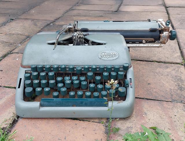 Brillant Super Schreibmaschine, gerettet vom Sperrmüll
