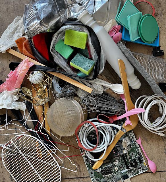 verschiedene Materialien zum Anfertigen von Luftschiffen