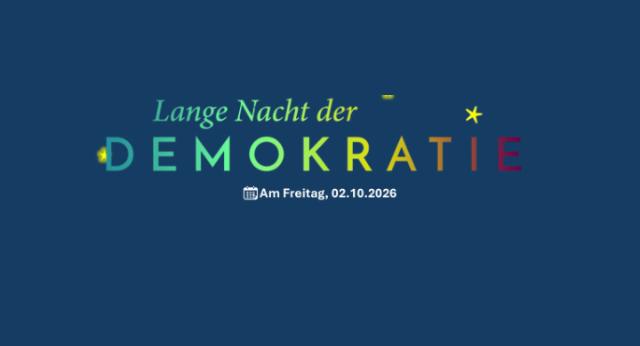Auf dem Foto ist der Schriftzug Lange Nacht der Demokratie und das Datum erwähnt