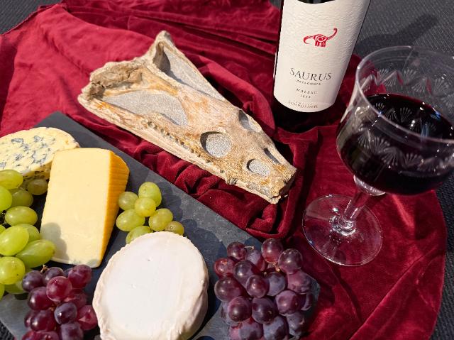 Fossilien, Wein und Käse