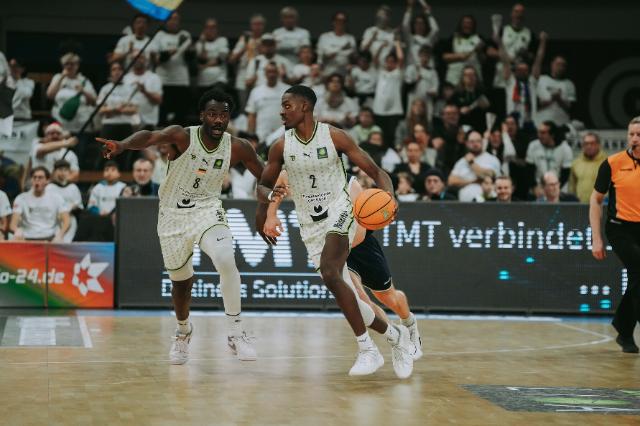 Ballhandling Tehree Horn