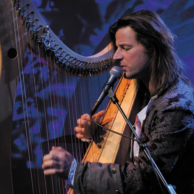 Andy Lang mit der Harfe