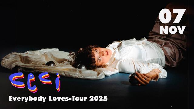 CECI vor dunkelblauen Hintergrund