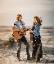 die beiden Musiker am Strand