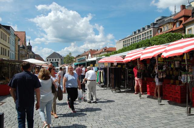Pfingstmarkt auf dem Stadtparkett