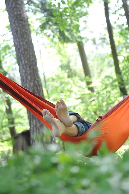 Hängematte mit Sicht auf Füsse