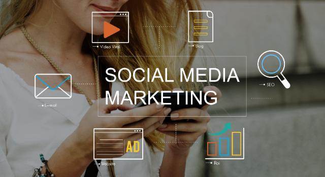 Auf dem Bild sind Prozesse im Social Media Marketing zu sehen.