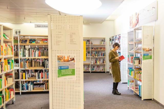 Biliothek_Regale