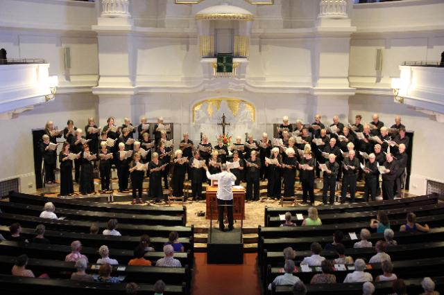 RBS Europa Choir bei einem Konzertauftritt in der Annenkirche Dresden