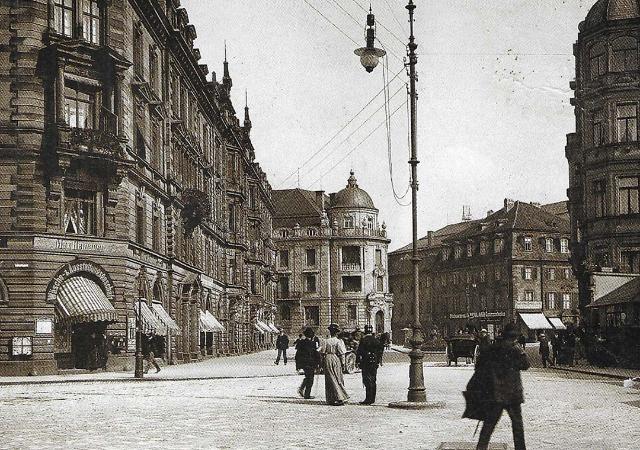 Blick auf Iwalewahaus, Opernstraße