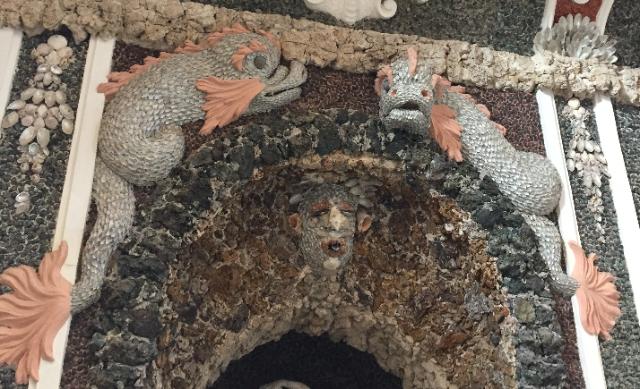 Altes Schloss Eremitage, Grotte