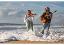 die Musiker stehen am Meer