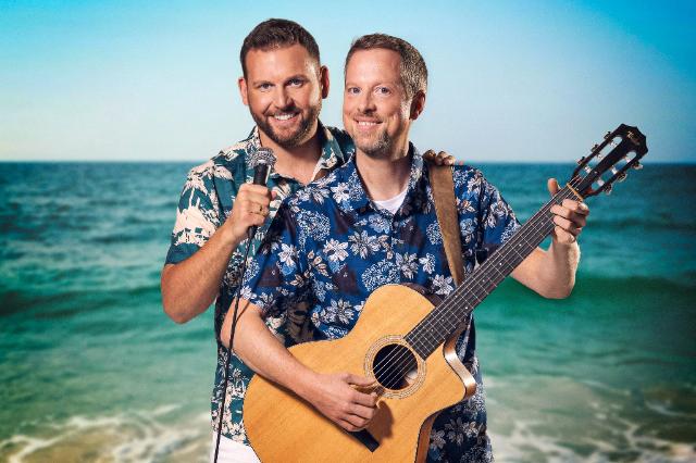 Zwei Musiker mit Gitarre