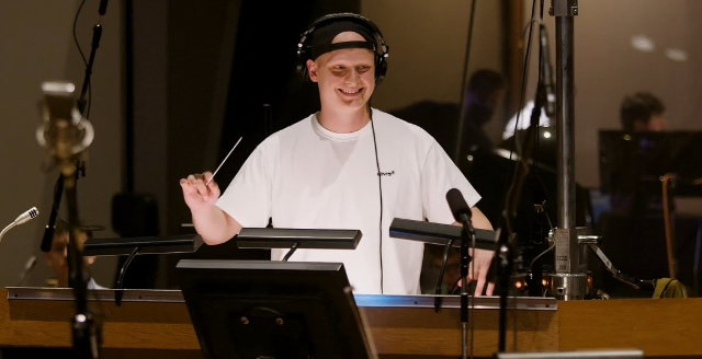 Lukas Geppert dirigiert Filmmusikorchester