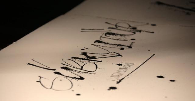 Ein Tintenschriftzug des Worts 'Sübkültür'